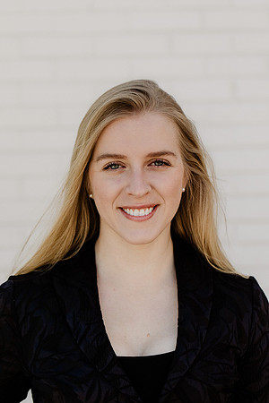 Laken-Headshot-Proofs-1040