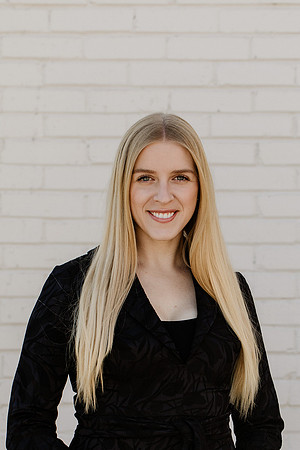 Laken-Headshot-Proofs-1026