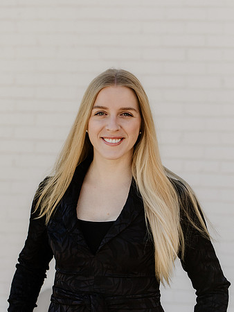 Laken-Headshot-Proofs-1054
