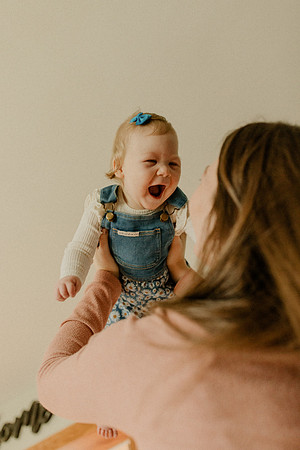Zoe-silha-1year-1080