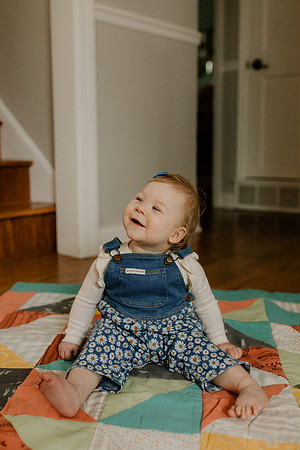 Zoe-silha-1year-1093