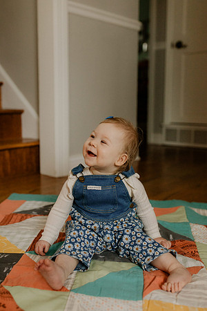 Zoe-silha-1year-1095