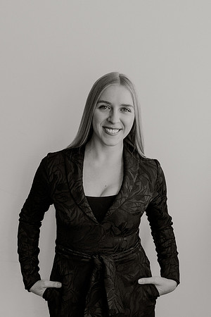 Laken-Headshot-1035