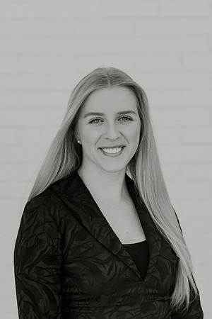 Laken-Headshot-1074