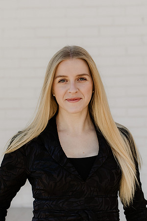 Laken-Headshot-1081