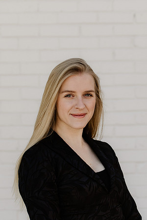 Laken-Headshot-1065
