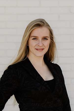 Laken-Headshot-1067