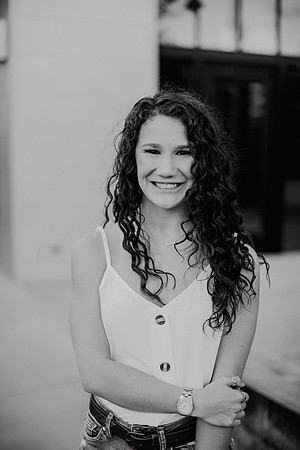 Kaylee-Senior-Photos-1011