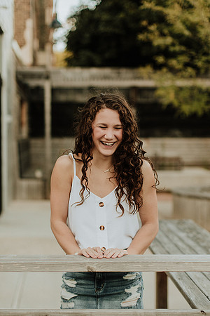 Kaylee-Senior-Photos-1016