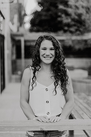 Kaylee-Senior-Photos-1019