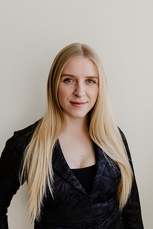Laken-Headshot-1052