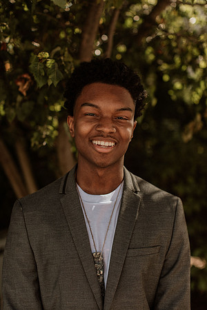 Ethan-Senior-Photos-ethan-seniors 02951093