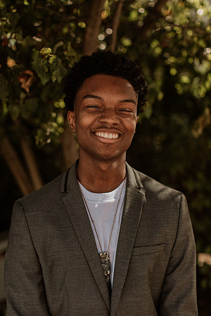Ethan-Senior-Photos-ethan-seniors 02991095