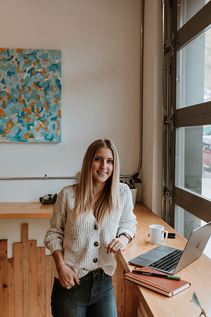 Laura-1044