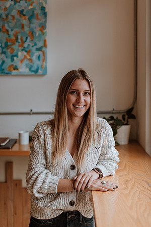 Laura-1083