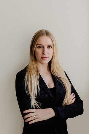 Laken-Headshot-Proofs-1013