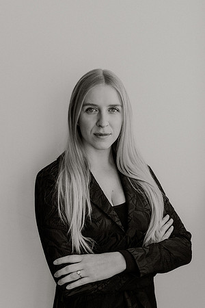 Laken-Headshot-Proofs-1014