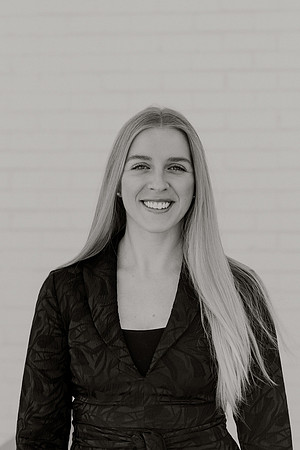 Laken-Headshot-1089