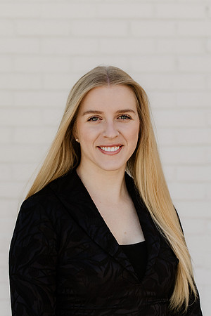 Laken-Headshot-Proofs-1042
