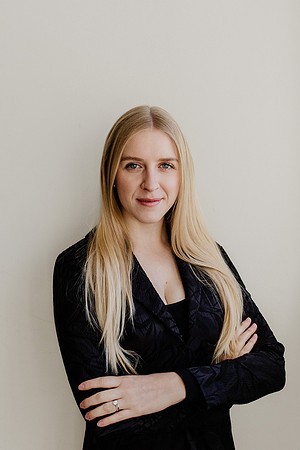 Laken-Headshot-Proofs-1016