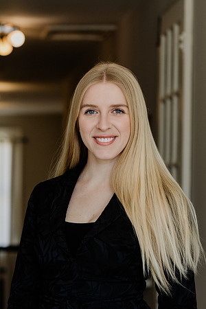 Laken-Headshot-Proofs-1060