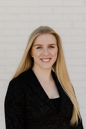 Laken-Headshot-Proofs-1043