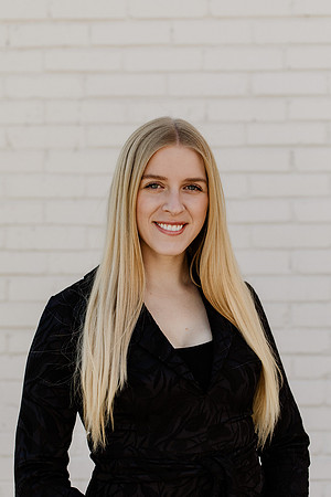 Laken-Headshot-Proofs-1029