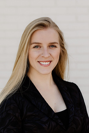 Laken-Headshot-Proofs-1032