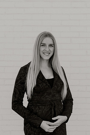 Laken-Headshot-Proofs-1028