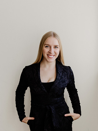 Laken-Headshot-Proofs-1004