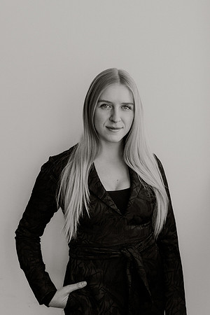 Laken-Headshot-Proofs-1021