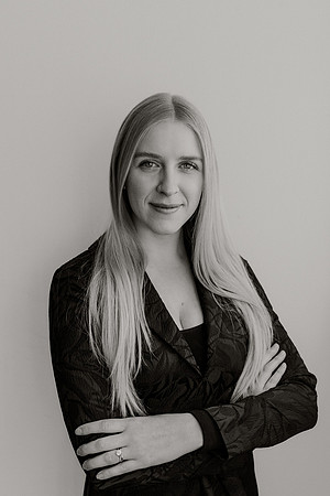 Laken-Headshot-Proofs-1017