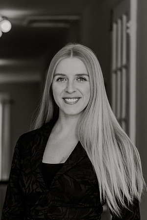 Laken-Headshot-1091