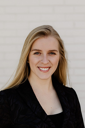 Laken-Headshot-Proofs-1038