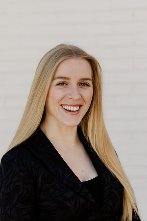 Laken-Headshot-Proofs-1047