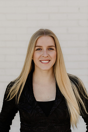 Laken-Headshot-Proofs-1052